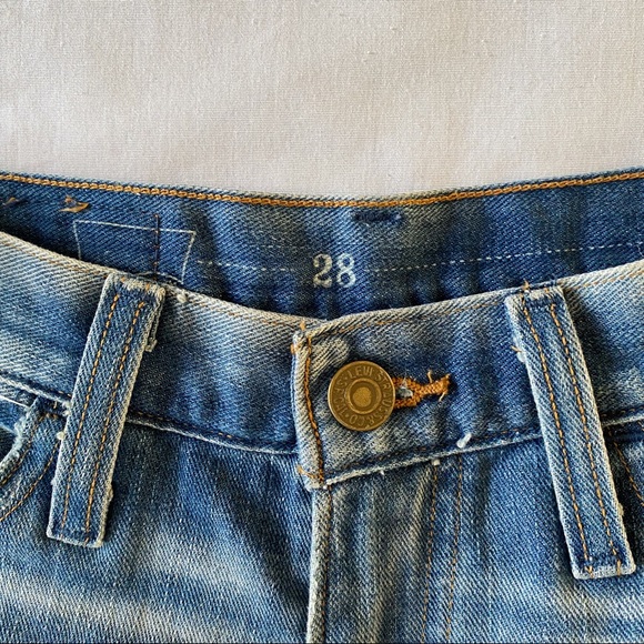 Levi’s medium wash denim shorts - Picture 4 of 4